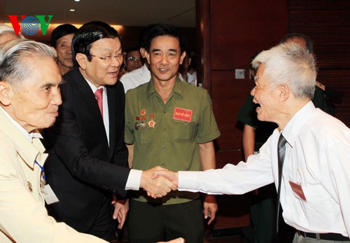 Truong Tan Sang rencontre les anciens prisonniers