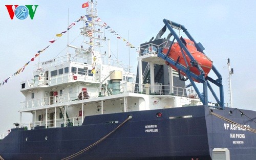 Aide au navire vietnamien attaqué près de la mer singapourienne