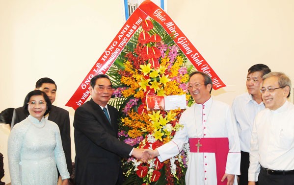 Le Hong Anh présente ses voeux de Noël à l’archevêque de Ho Chi Minh-ville