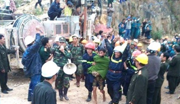 Le PM félicite les secouristes du tunnel de la centrale Da Dâng Da Chomo