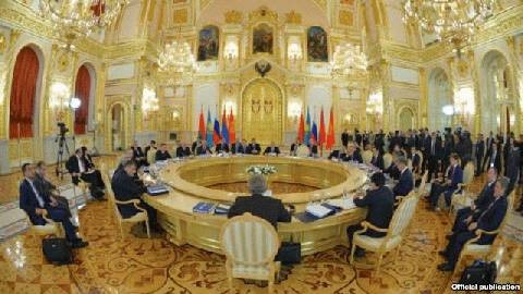 Poutine annonce l’entrée de l’Arménie et du Kirghizistan dans l’UEE