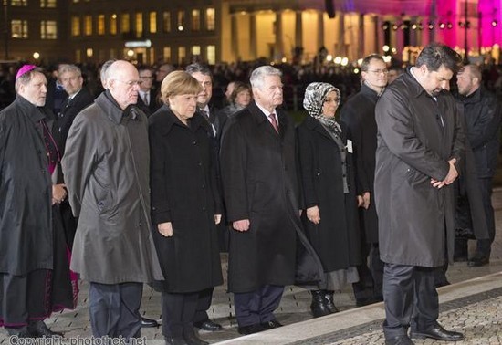 Allemagne : Merkel et Gauck manifestent contre "l'islamophobie"