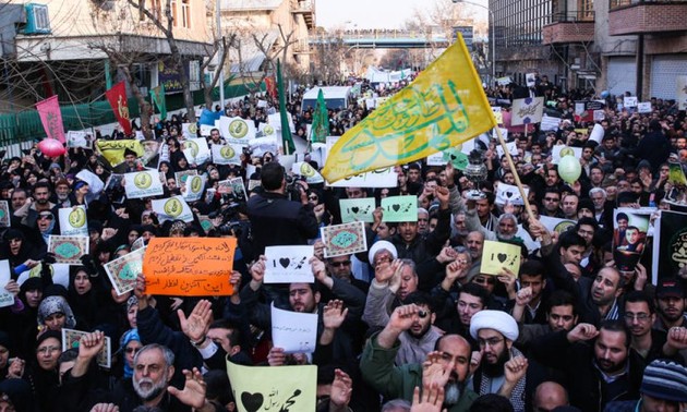 Charlie Hebdo: manifestation contre la caricature de Mahomet en Iran