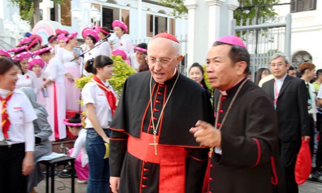 Le cardinal Fernando Filoni à Danang