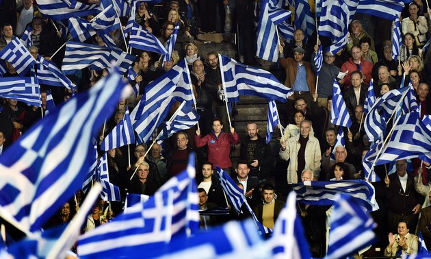 Les Grecs se rendent aux urnes pour élire un nouveau Parlement