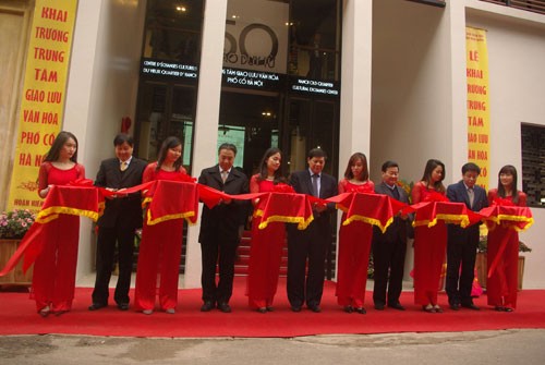 Inauguration du centre d’échanges culturels du vieux quartier de Hanoï