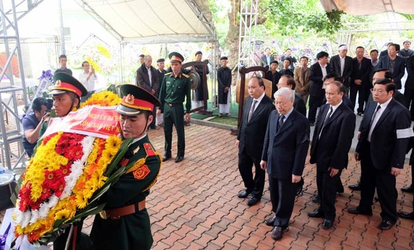 Les dirigeants du pays rendent un dernier hommage à Nguyen Ba Thanh