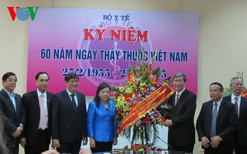 60e anniversaire de la journée des médecins vietnamiens (27 février)