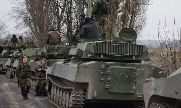 Ukraine: les insurgés ont fini de retirer leurs armes lourdes