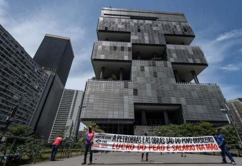 Brésil : Affaire Petrobras : une liste de noms qui fait frémir 