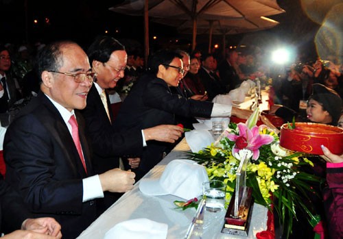 Nguyen Sinh Hung au programme « Retour à la contrée du Quan ho » 2015
