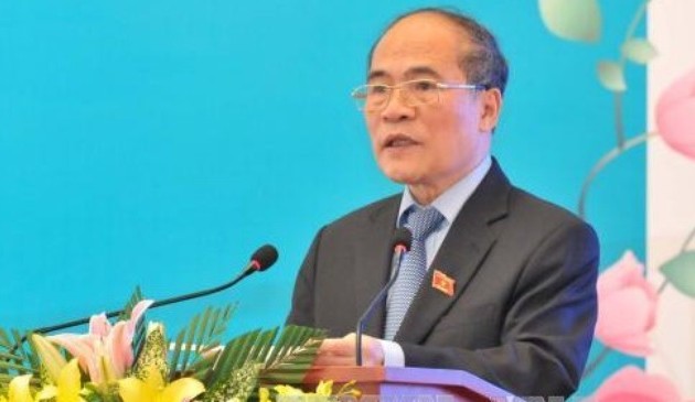 Nguyen Sinh Hung reçoit des femmes responsables