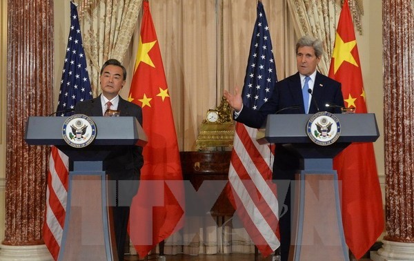 Le ministre chinois des AE discute au téléphone avec John Kerry