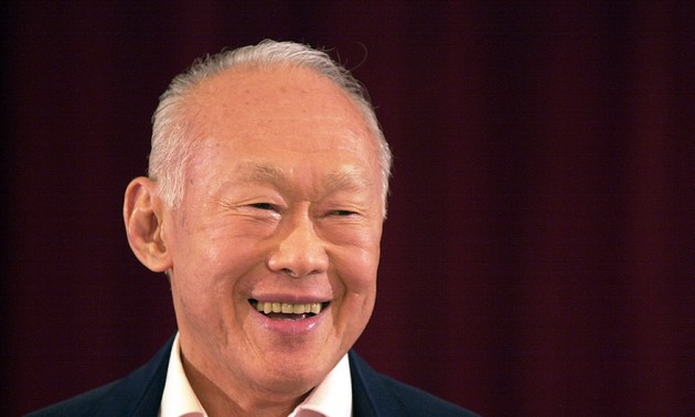 Condoléances des dirigeants vietnamiens suite au décès de Lee Kuan Yew