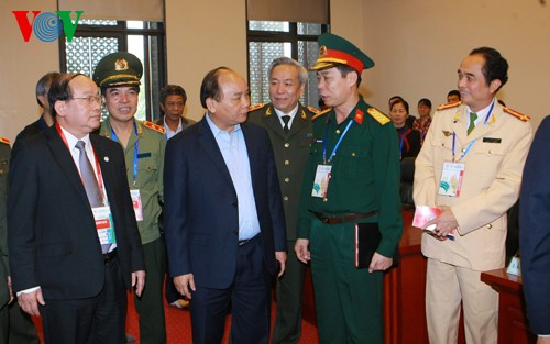 UIP-132 : Nguyen Xuan Phuc inspecte les services de sécurité et de santé