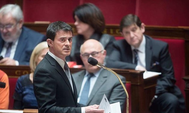 Départementales : Valls annule son déplacement en Allemagne pour s’adresser aux députés PS