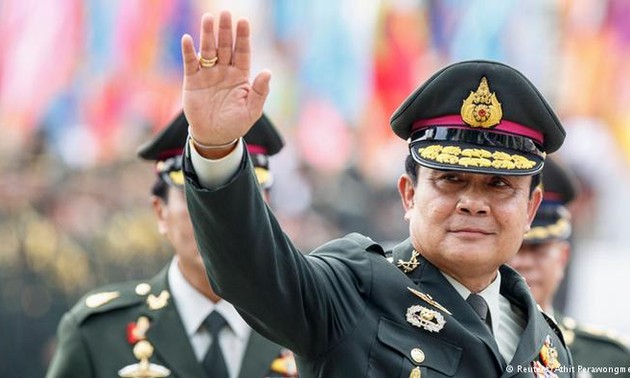 Thaïlande: Levée de la loi martiale 