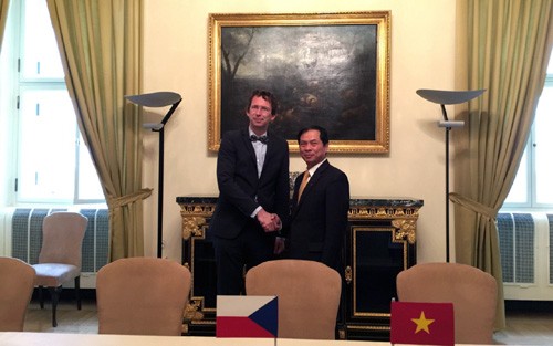 Consultations politiques Vietnam-République Tchèque à Prague