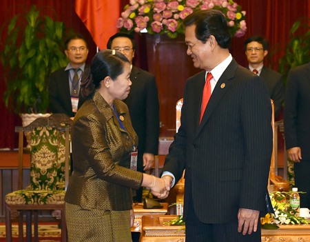 30 avril : Nguyen Tan Dung reçoit les délégations étrangères