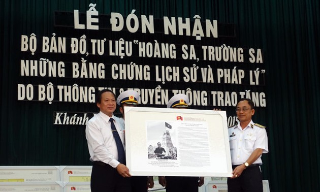  Remise des documents historiques sur Hoàng Sa et Truong Sa 