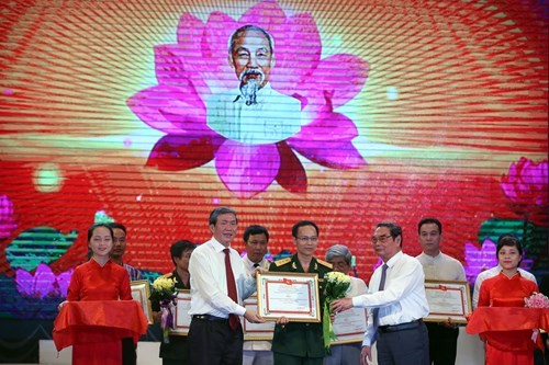 Poursuivre le mouvement «Etudier et suivre l’exemple moral du président Ho Chi Minh»