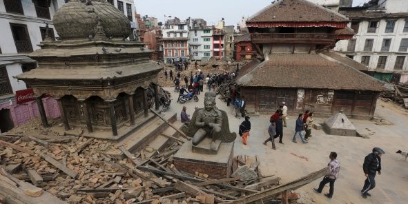 Katmandou espère 2 milliards de dollars pour reconstruire le pays