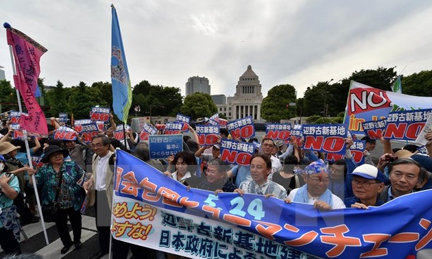 Japon: Manifestations contre la présence militaire américaine à Okinawa
