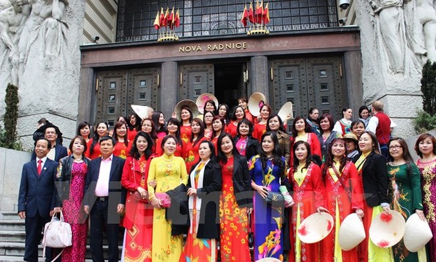 La délégation vietnamienne impressionne à la fête des ethnies à Prague