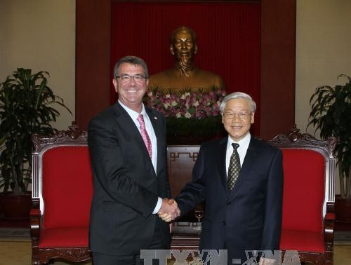 Les dirigeants vietnamiens reçoivent le secrétaire américain à la Défense