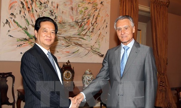 Nguyen Tan Dung s’entretient avec le président et le Premier ministre portugais