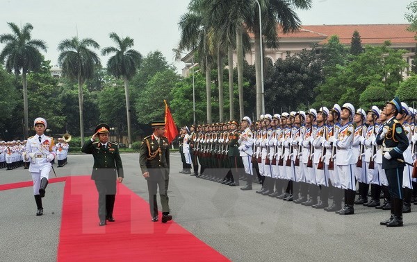 Le commandant des forces armées du Brunei en visite au Vietnam