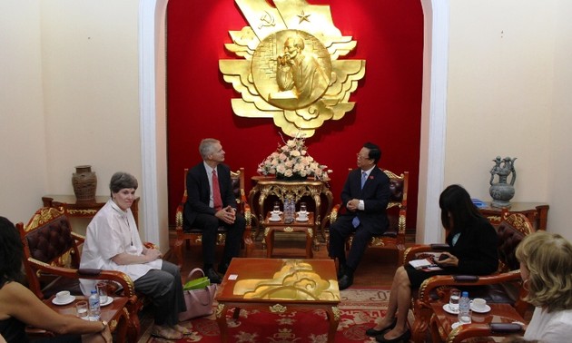 Le PDG de l’AP reçu par le président de l’Union des associations d’amitié du Vietnam