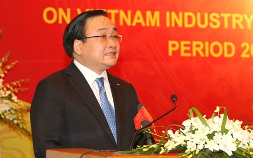 Reconnaître les opportunités et les défis au développement industriel du Vietnam