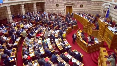Le Parlement grec approuve le référendum