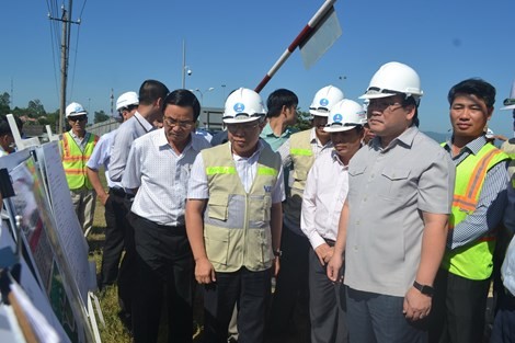 Hoang Trung Hai inspecte la construction de l’autoroute Danang-Quang Ngai