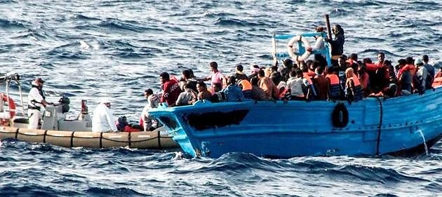 Italie : douze immigrés récupérés morts, plus de 800 sauvés