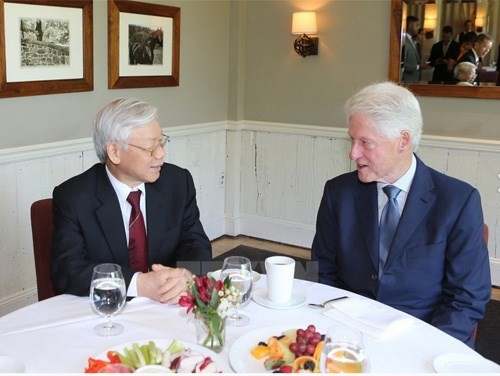 Nguyen Phu Trong rend visite à la famille de Bill Clinton