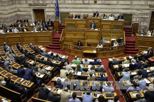 Les parlementaires grecs approuvent de nouvelles mesures d'austérité