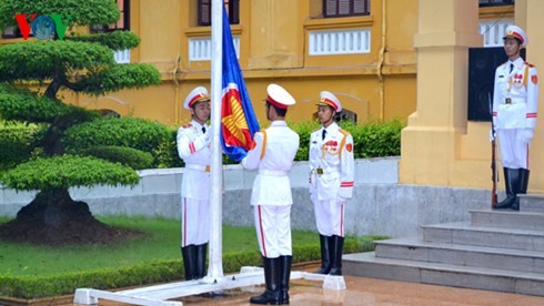 Cérémonie de lever du drapeau de l'ASEAN à Hanoi 