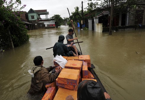 Plus de 8 milliards de dongs pour soutenir les sinistrés des crues