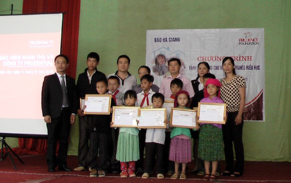 Ha Giang : Prudential aide les enfants minoritaires ethniques à aller à l’école