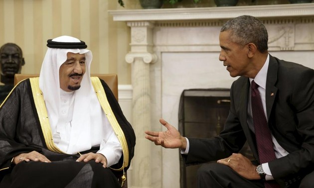 Barack Obama et le roi d'Arabie affichent leur entente en dépit des tensions