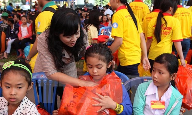 Le Vietnam co-organise une table ronde sur les enfants et la famille