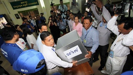  Cambodge:  La loi sur les élections en débat