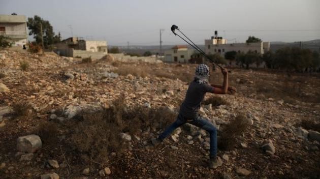 Israël autorise les tirs à balles réelles contre les lanceurs de pierres