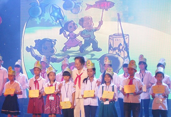 La fête de la mi-automne pour les enfants démunis de Hanoi