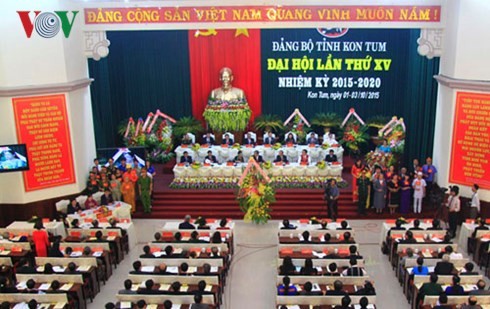 Congrès des comités du Parti pour Bac Giang et Kon Tum 