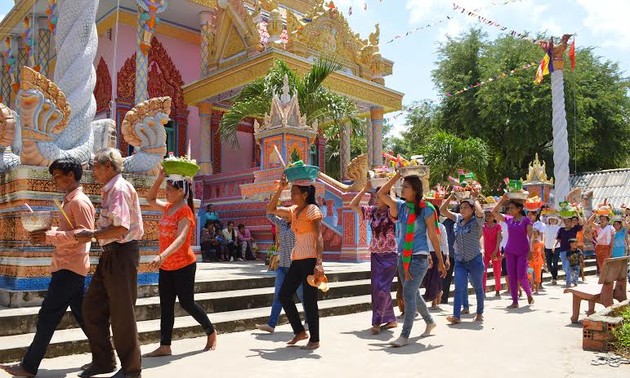 Tra Vinh : rencontre à l’occasion de la fête Sene Dolta des Khmers