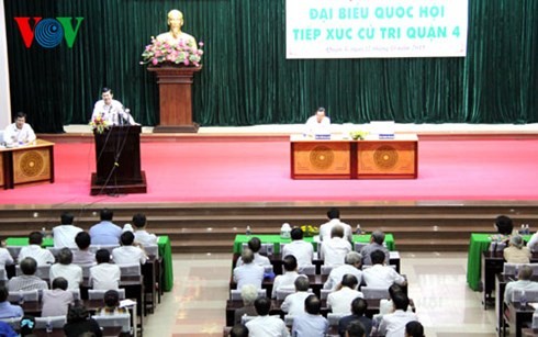 Truong Tan Sang rencontre des électeurs de Ho Chi Minh-ville