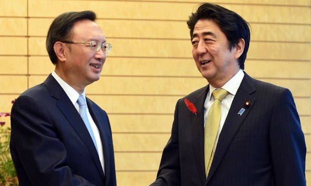 Japon: Shinzo Abe reçoit le conseiller d'Etat chinois Yang Jiechi